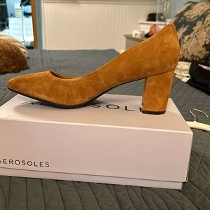 Aerosoles “Betsy” tan suede pump size 11 w
